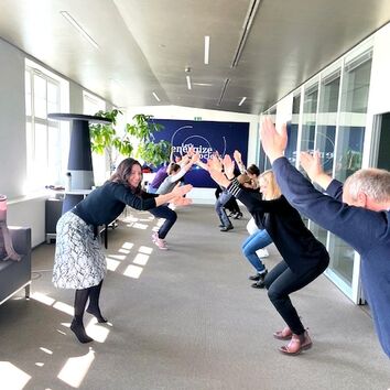 Gruppe bei einer bewegten Pause